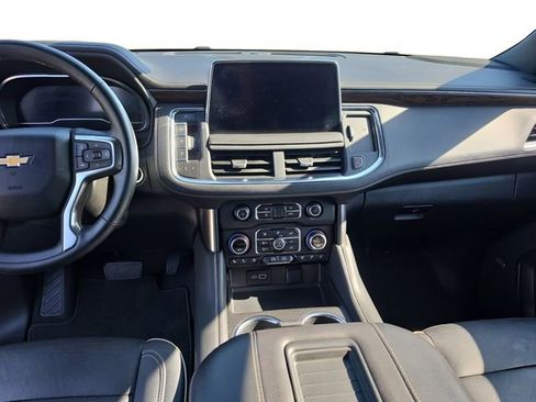 Used 2023 Chevrolet Suburban Premier AWD/4WD image 10