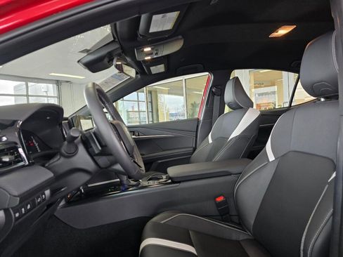 Used 2025 Toyota Camry SE image 23