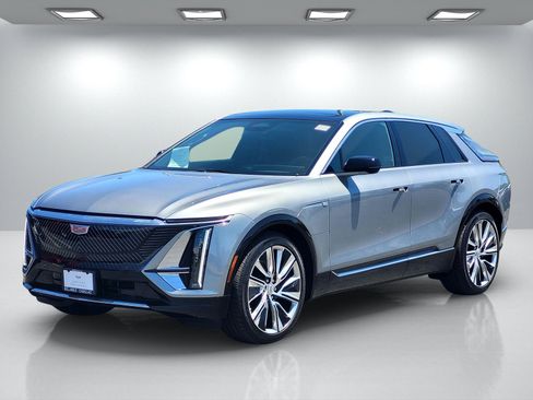 Certified 2025 Cadillac Lyriq Luxury w/ LPO, Floor Liner Package AWD/4WD image 8
