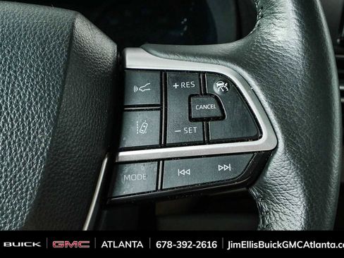 Used 2024 Toyota Sienna XLE FWD image 11