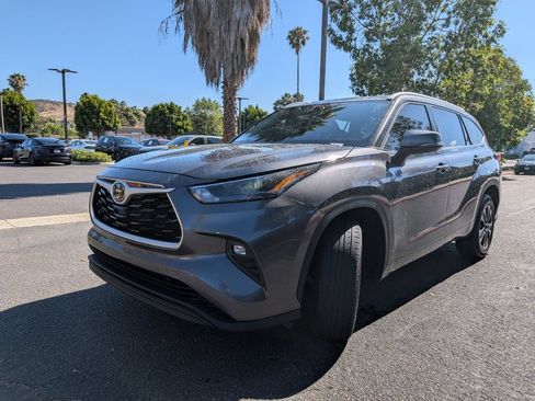Used 2022 Toyota Highlander XLE FWD image 4