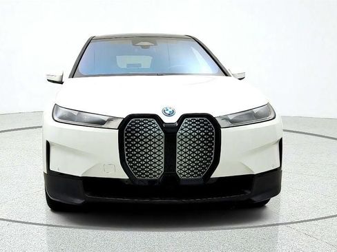 Used 2025 BMW iX xDrive50 AWD/4WD image 2