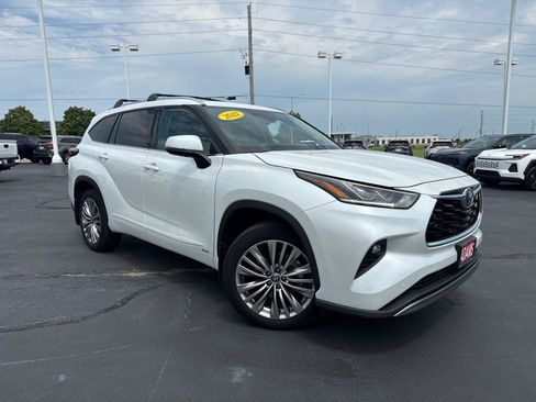 Used 2022 Toyota Highlander Platinum AWD/4WD image 2