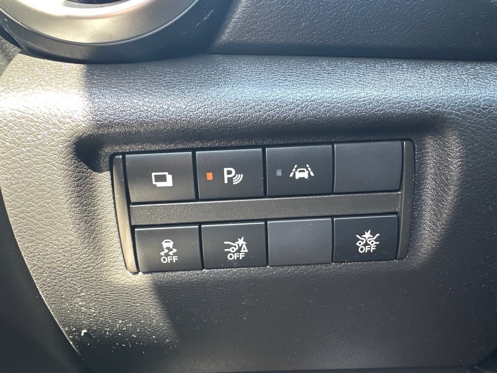 Used 2020 Nissan Versa S FWD image 20