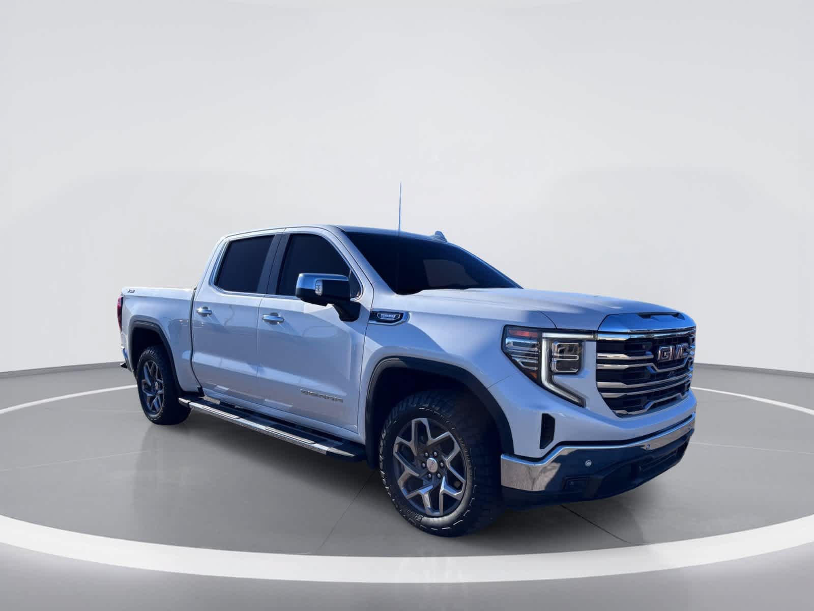 Used 2024 GMC Sierra 1500 SLT w/ SLT Premium Plus Package AWD/4WD image 11