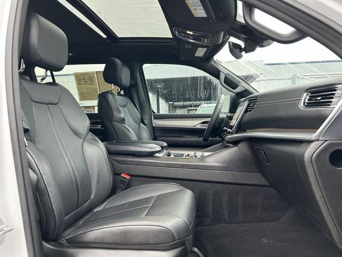 Used 2023 Jeep Wagoneer Series II image 30