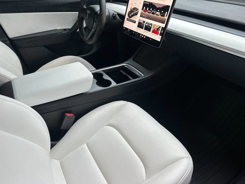 Used 2022 Tesla Model Y Performance image 14