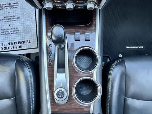 Used 2015 Nissan Pathfinder SL image 22