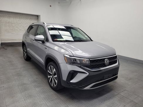 Used 2024 Volkswagen Taos SE image 13