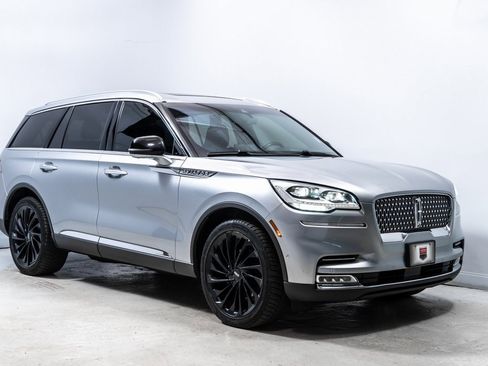 Used 2020 Lincoln Aviator Reserve w/ Equipment Group 202A image 9