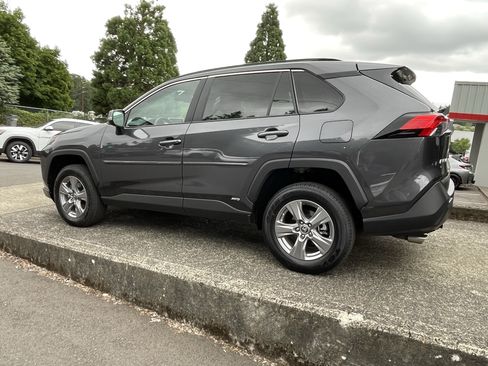 Certified 2024 Toyota RAV4 LE AWD/4WD image 5