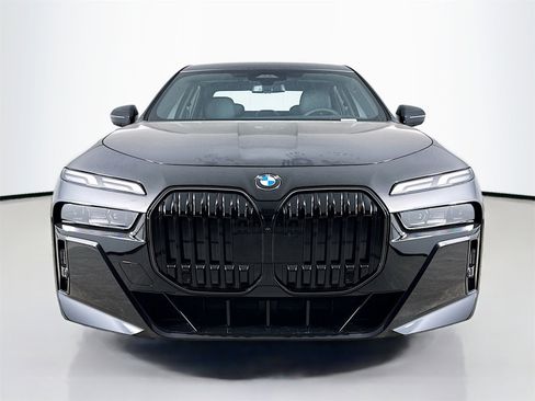 New 2026 BMW 740i w/ Premium Package image 2