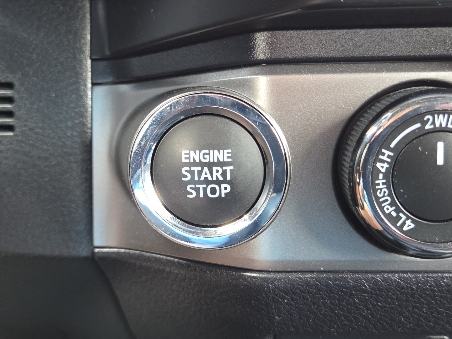 Used 2022 Toyota Tacoma Limited AWD/4WD image 10