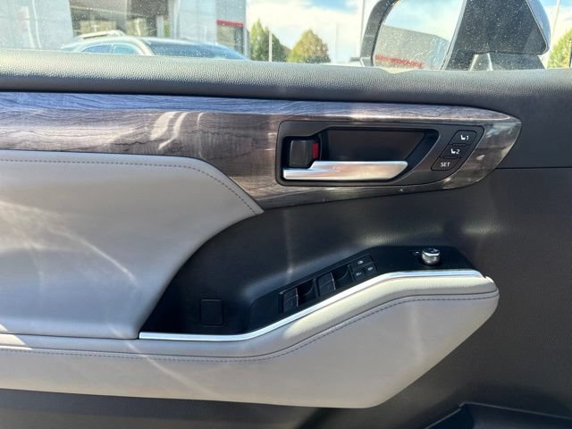 Used 2026 Toyota Highlander Platinum AWD/4WD image 21