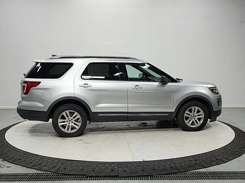 Used 2019 Ford Explorer XLT w/ Class III Trailer Tow Package AWD/4WD image 8