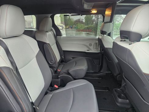 Used 2022 Toyota Sienna XSE FWD image 14