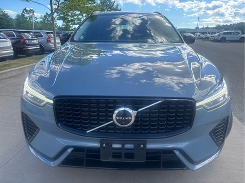 Used 2023 Volvo XC60 B5 Plus w/ Climate Package AWD/4WD image 3