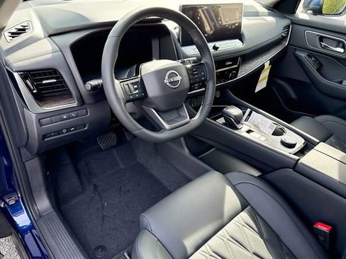 New 2026 Nissan Rogue Platinum image 10