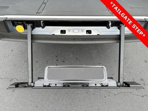 New 2023 Ford F150 Lightning Platinum image 32