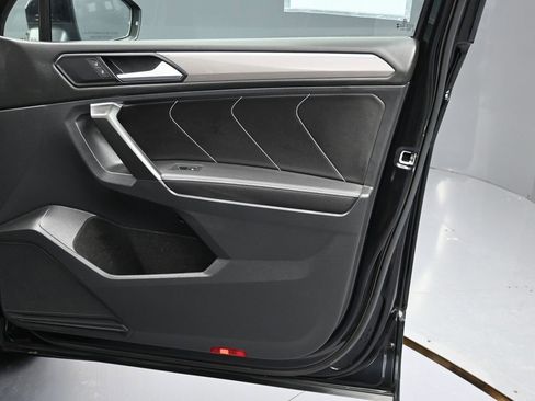 Used 2023 Volkswagen Tiguan SE R-Line image 35