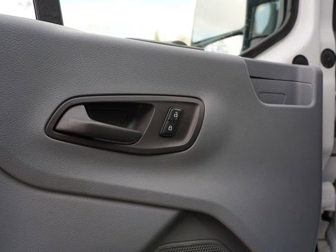 Used 2018 Ford Transit 150 XL RWD image 28