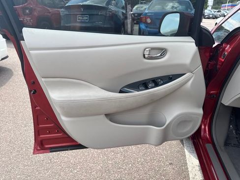 Used 2012 Nissan Leaf SV image 18