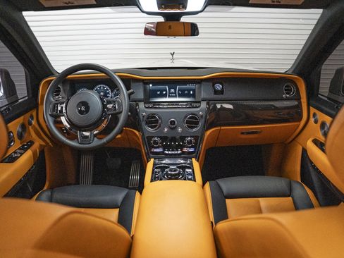 Used 2023 Rolls-Royce Cullinan Black Badge w/ Leather Finishing Pack image 49