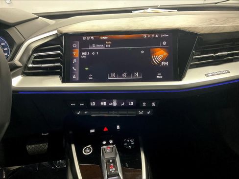 Used 2025 Audi Q4 e-tron Premium Plus w/ Premium Plus image 8