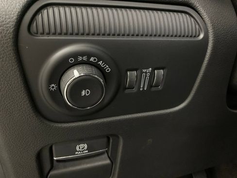 Certified 2025 Jeep Wagoneer Series II AWD/4WD image 27