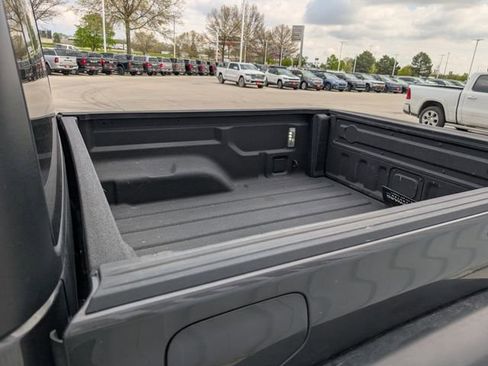 Used 2023 Jeep Gladiator Rubicon w/ Cold Weather Group AWD/4WD image 15