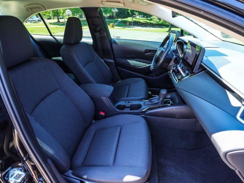Used 2025 Toyota Corolla LE FWD image 37