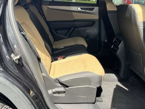 Used 2024 Volkswagen Atlas Cross Sport SE FWD image 21