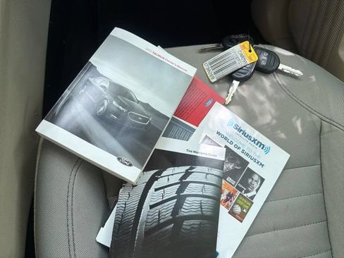 Used 2015 Ford Taurus SE FWD image 24