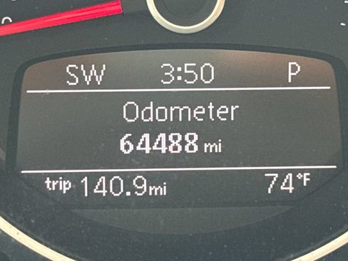 Used 2018 Volkswagen Beetle 2.0T SE FWD image 22