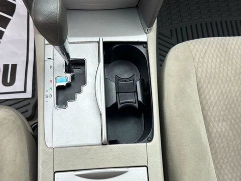 Used 2010 Toyota Camry LE FWD image 19
