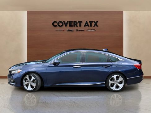 Used 2018 Honda Accord Touring image 2