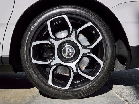Used 2024 Rolls-Royce Cullinan Black Badge AWD/4WD image 20