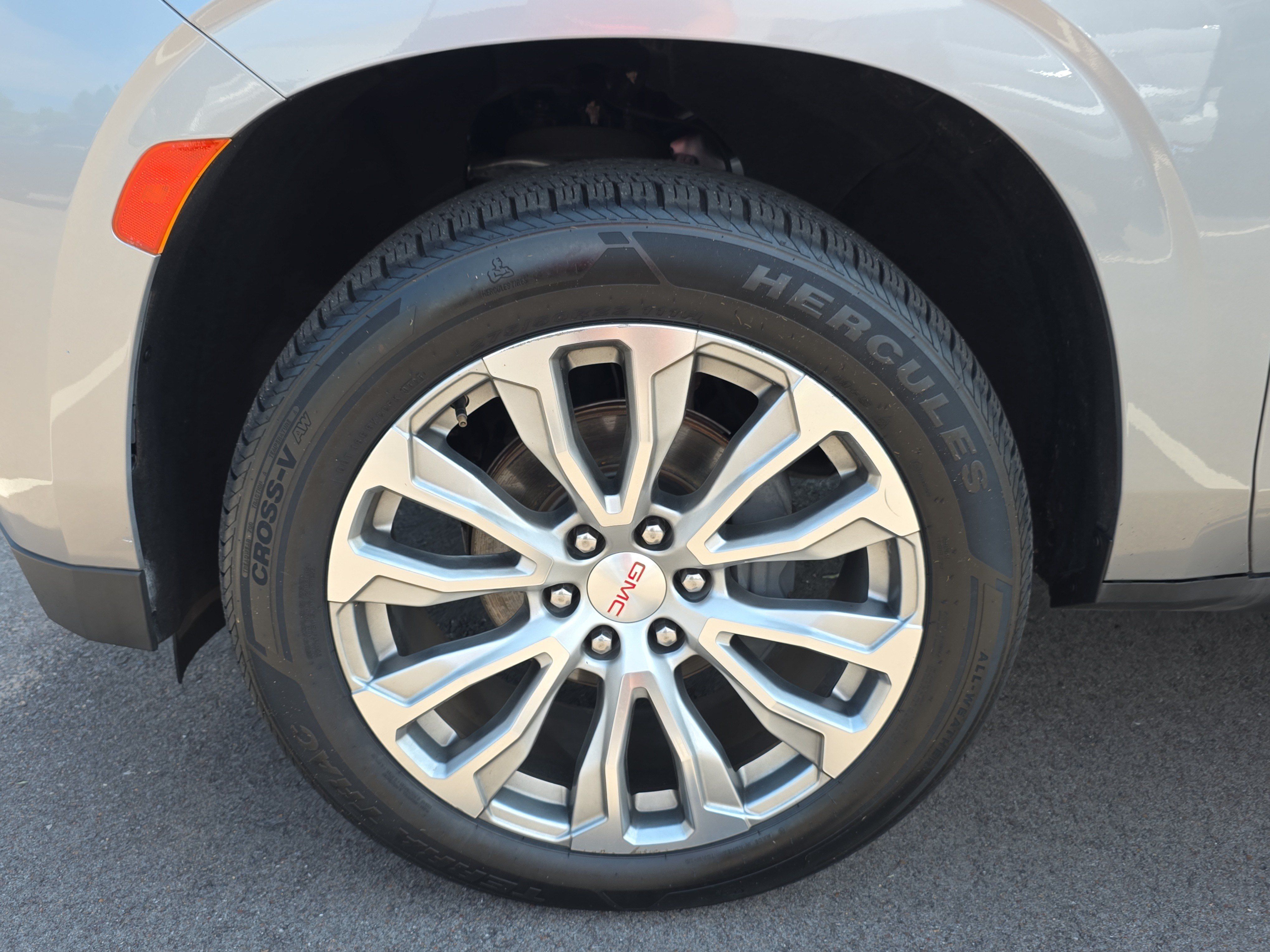 Used 2023 GMC Yukon Denali AWD/4WD image 9