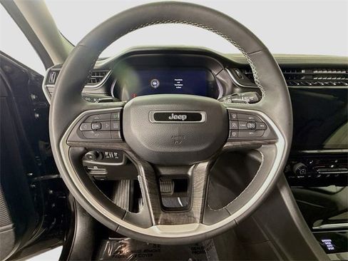 Used 2023 Jeep Grand Cherokee L Limited image 11