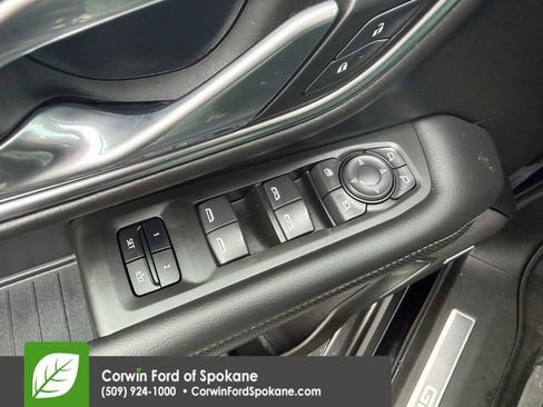 Used 2022 GMC Yukon SLT w/ SLT Luxury Package image 23