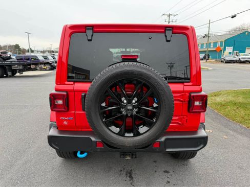 Used 2022 Jeep Wrangler Unlimited Sahara w/ Cold Weather Group image 11