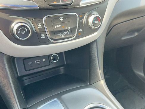Used 2022 Chevrolet Equinox LS FWD image 22