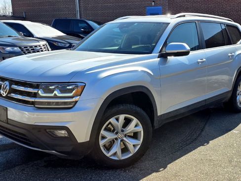 Used 2018 Volkswagen Atlas SE image 2