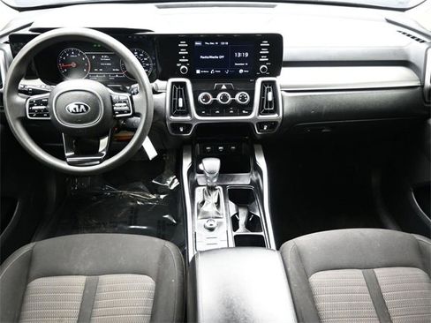 Used 2021 Kia Sorento LX image 17