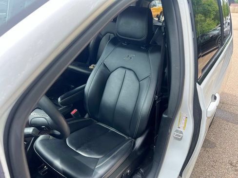 Used 2024 Chrysler Pacifica Limited FWD image 30