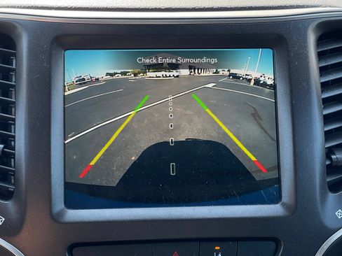 Used 2022 Jeep Cherokee Trailhawk w/ Sound & Nav Group AWD/4WD image 12