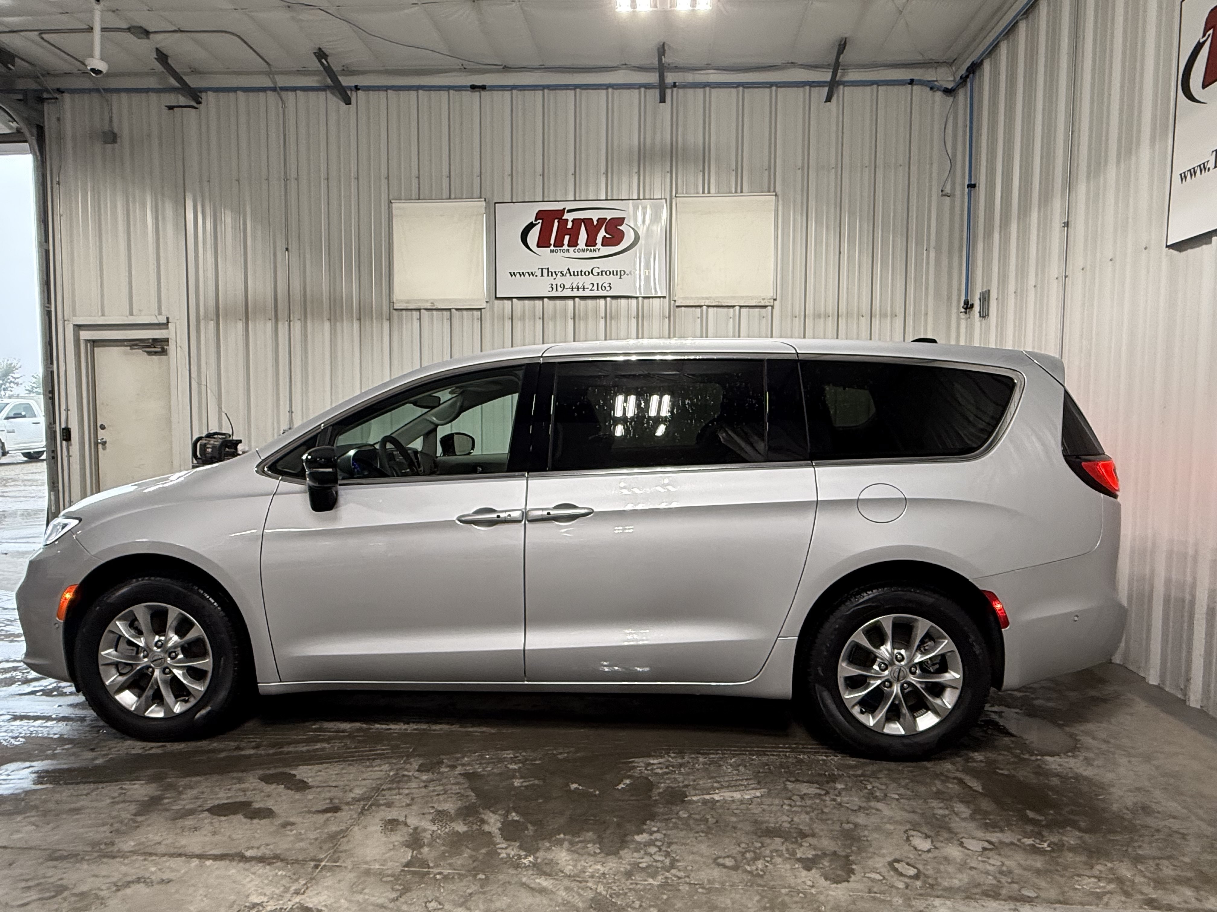 Used 2024 Chrysler Pacifica Touring-L w/ Uconnect Theater Family Group AWD/4WD image 13