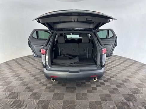 Used 2023 Chevrolet Traverse LT w/ Rear Camera Mirror Package AWD/4WD image 15
