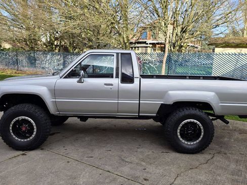 Used 1987 Toyota Pickup Deluxe image 8