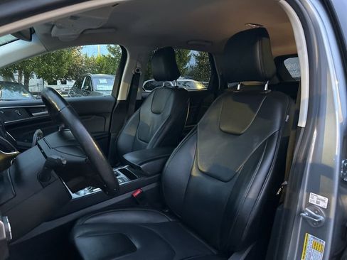 Used 2022 Ford Edge Titanium image 14